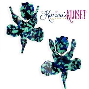 LELE SADOUGHI Pistachio Lilly Flower Studs 💚